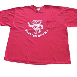 VTG Gildan Mens 2XL Red F**k'Em Bucky Wisconsin Badgers Pocket T-Shirt Graphic